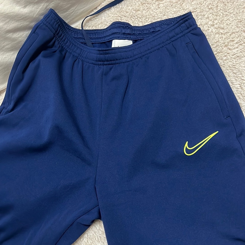 nike soccer sweatpants not worn
